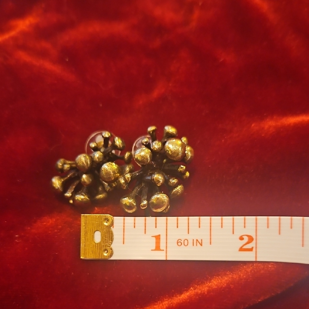 Gold-Tone Cluster Stud Earrings - Unbranded - Picture 3 of 3